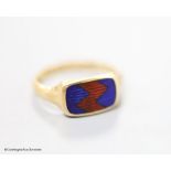 An early 20th century 18ct gold and two colour enamel ring, size K, gross weight 3.9 grams.