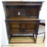 An oak court cupboard, 99 cm wide, 137 cm high, 40 cm deep