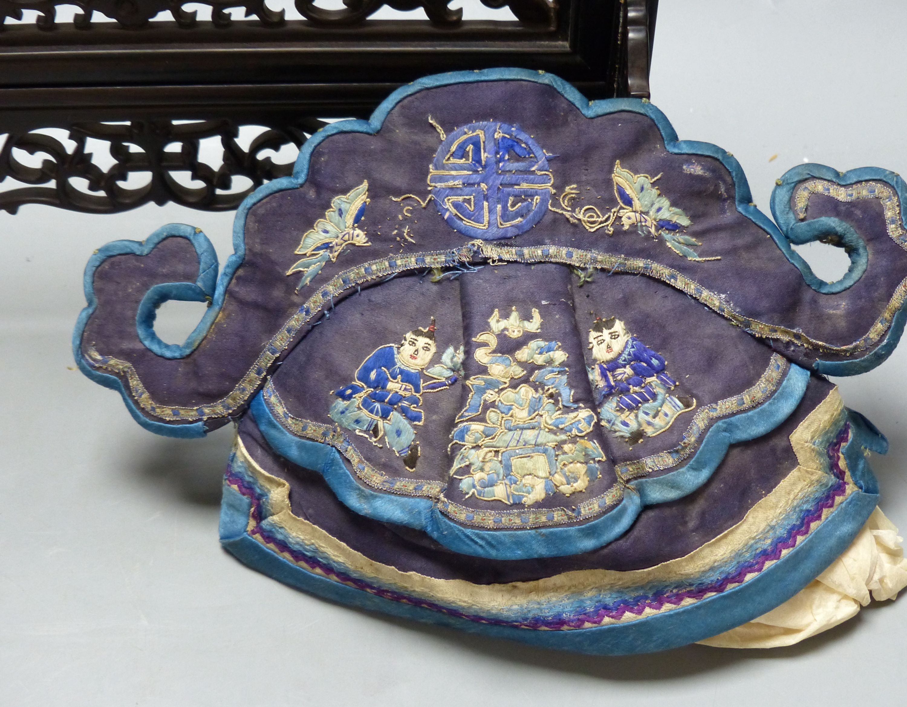 A carved Chinese table stand, 43cm, a mandarin hat and a set of mats - Image 2 of 6