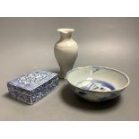 A 17th century Chinese blue and white bowl, 13cm diameter, a 19th century lidded box and a small