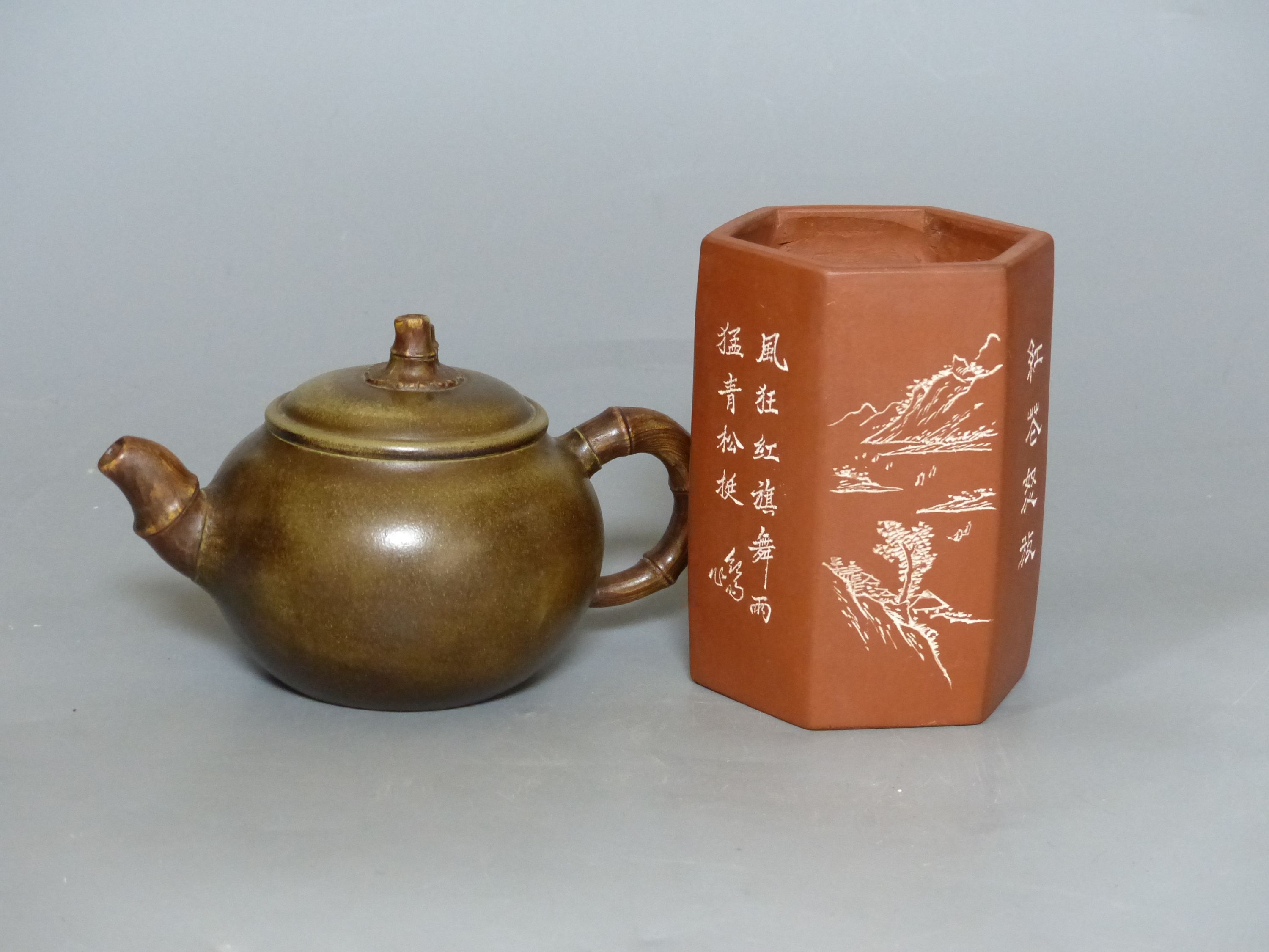 A Chinese Yixing teapot and brush pot with calligraphy and signatures, tallest 12cm - Bild 2 aus 3