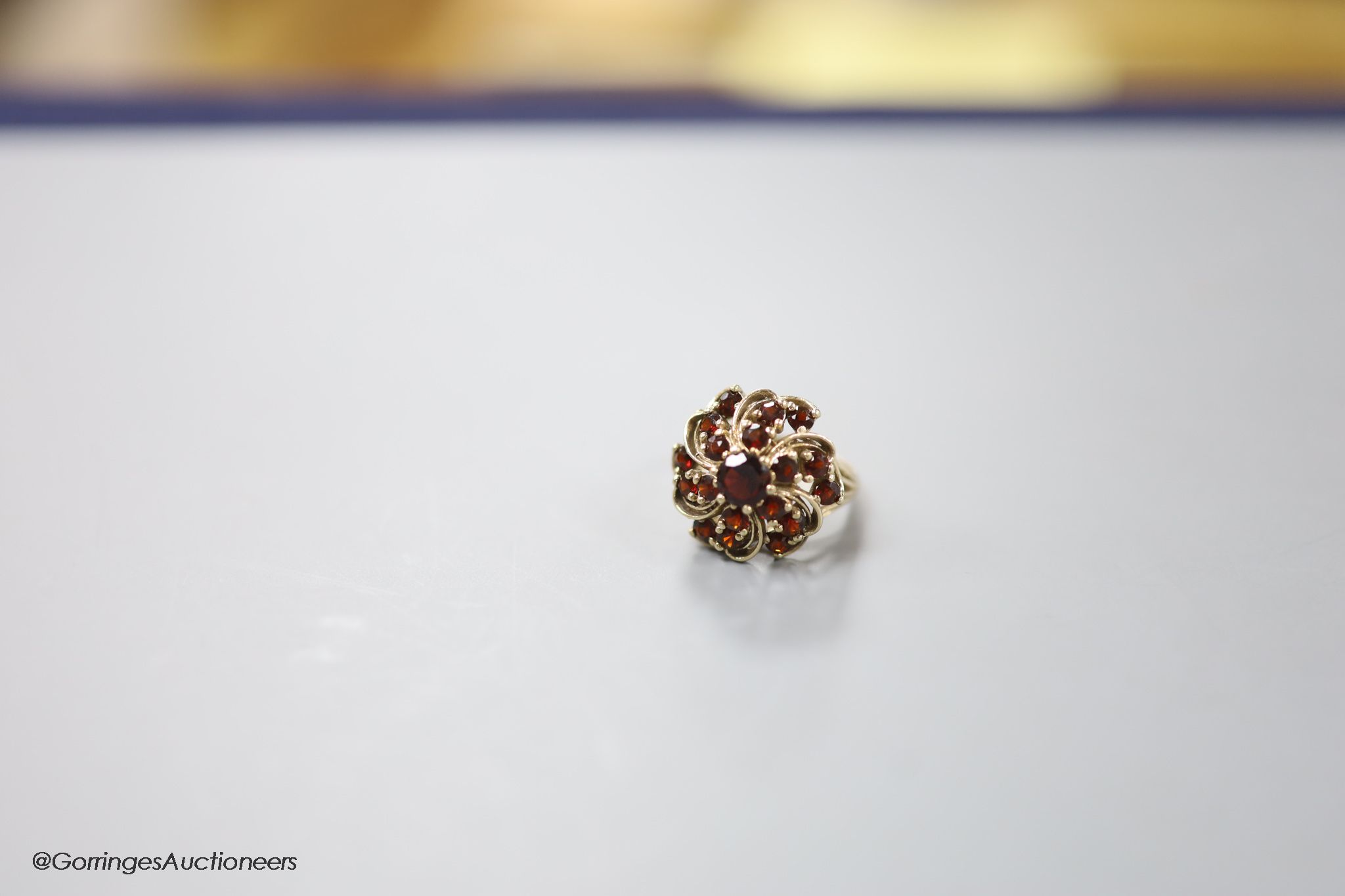 A modern 14ct gold and garnet cluster dress ring, size M/N, gross 7.4 grams - Image 2 of 4