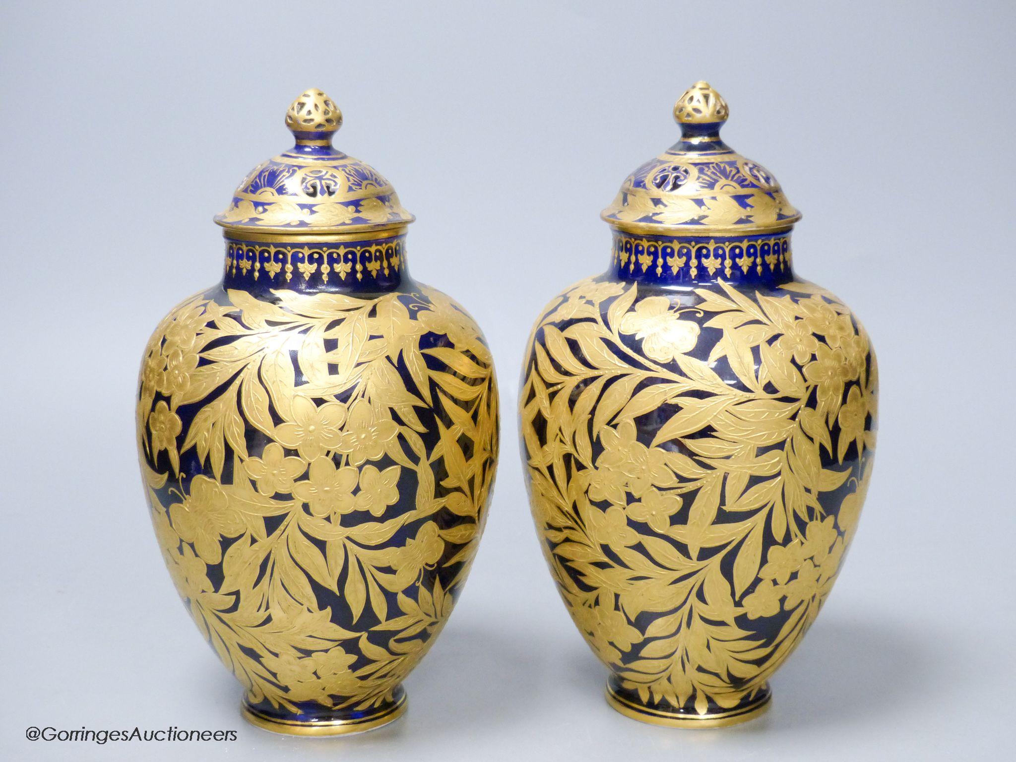 A pair of Crown Derby blue and gilt vases, both with restored lids, height 21cm - Image 3 of 7