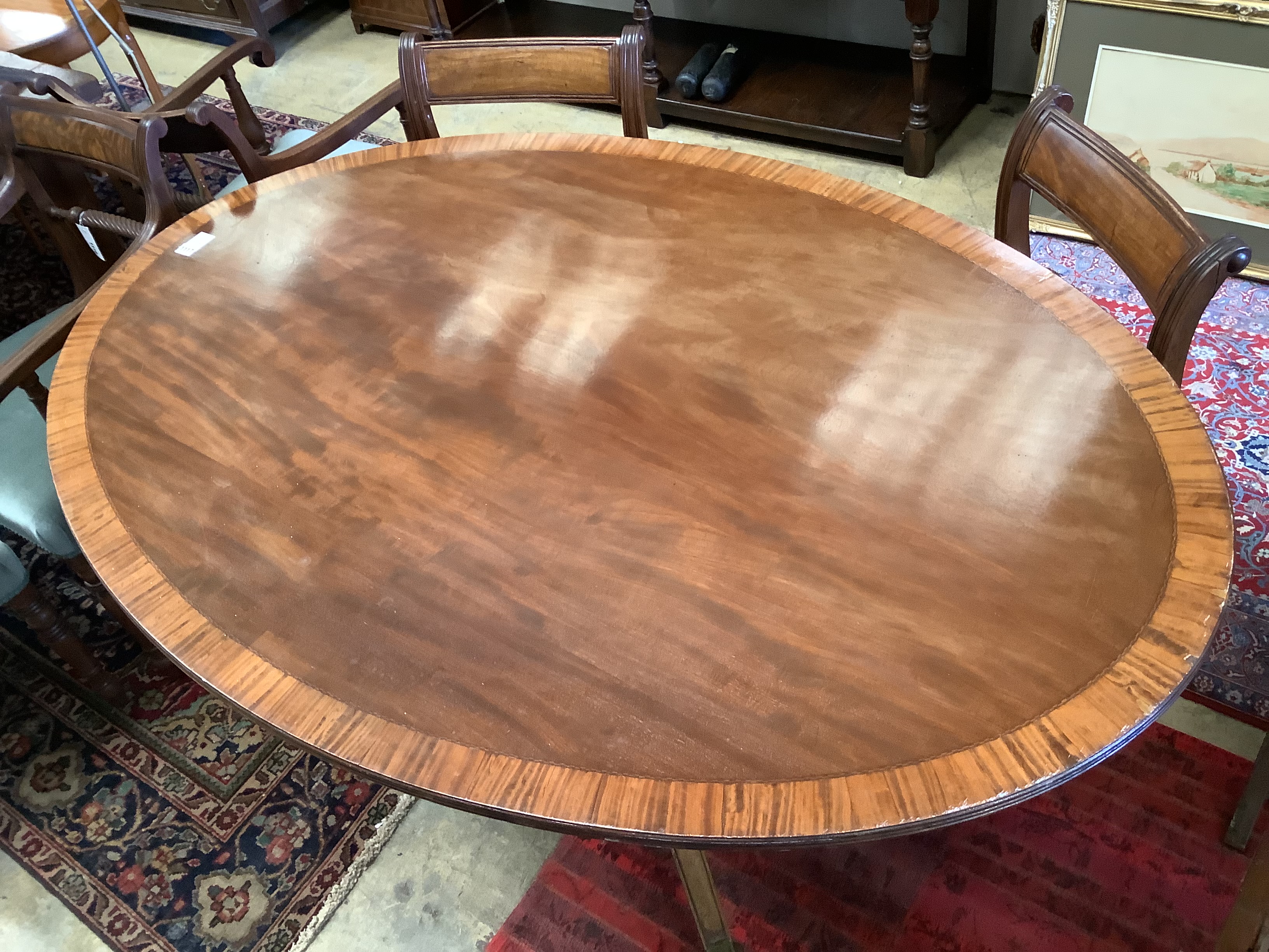 A Regency style oval banded mahogany dining table, length 150cm, depth 103cm, height 76cm - Image 5 of 8