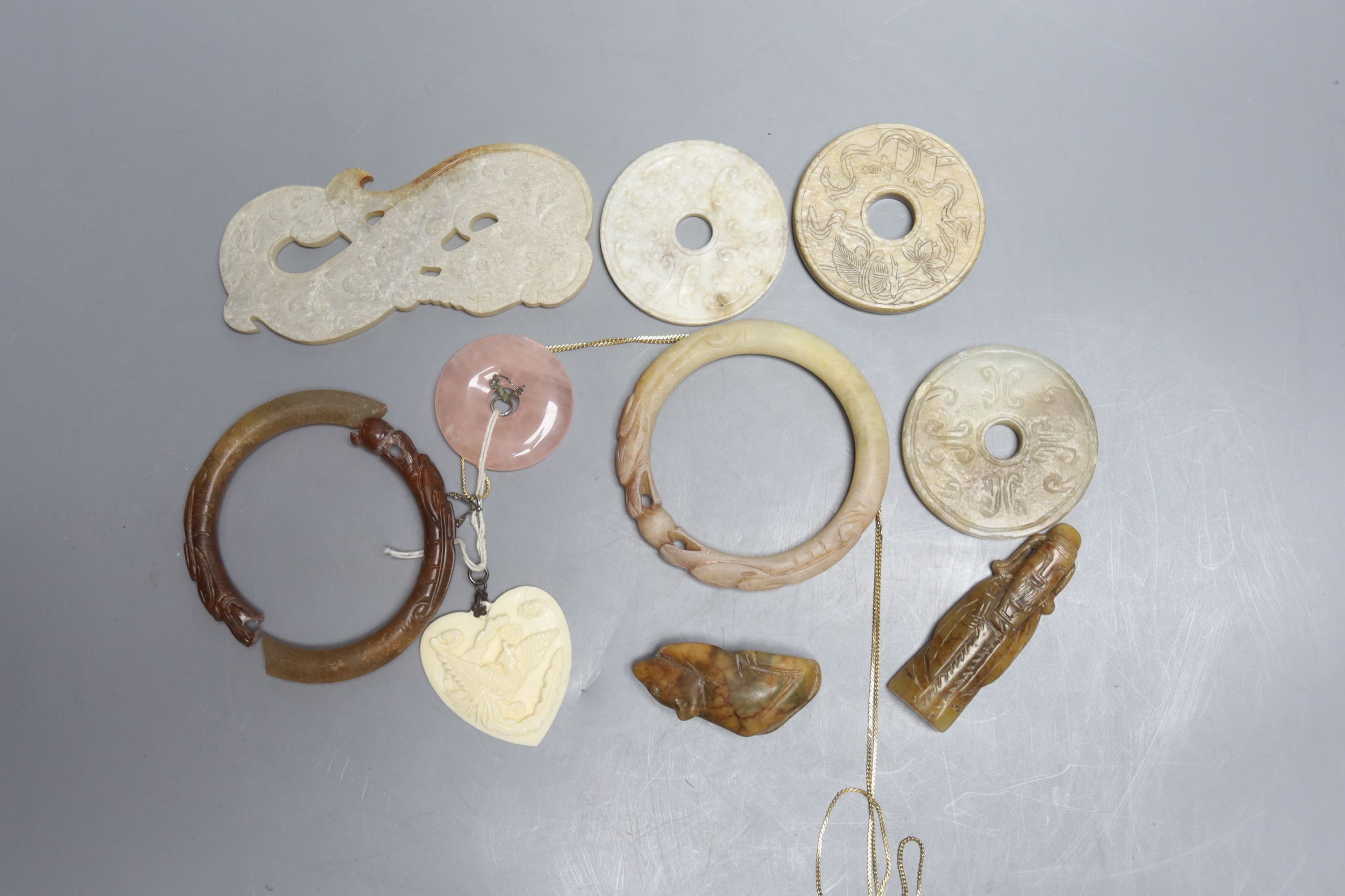 A quantity of assorted Chinese jade bi discs and other hardstone carvings
