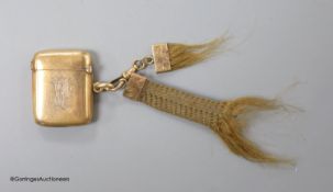 A late Victorian 9ct gold vesta case, William Neale, Chester, 1899, 40mm, with two hair mounted