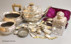 Assorted silver and plated wares including a silver mounted glass scent bottle, London, 1899, a