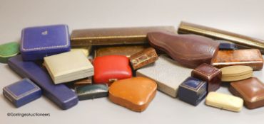 A mixed quantity of assorted jewellery boxes.