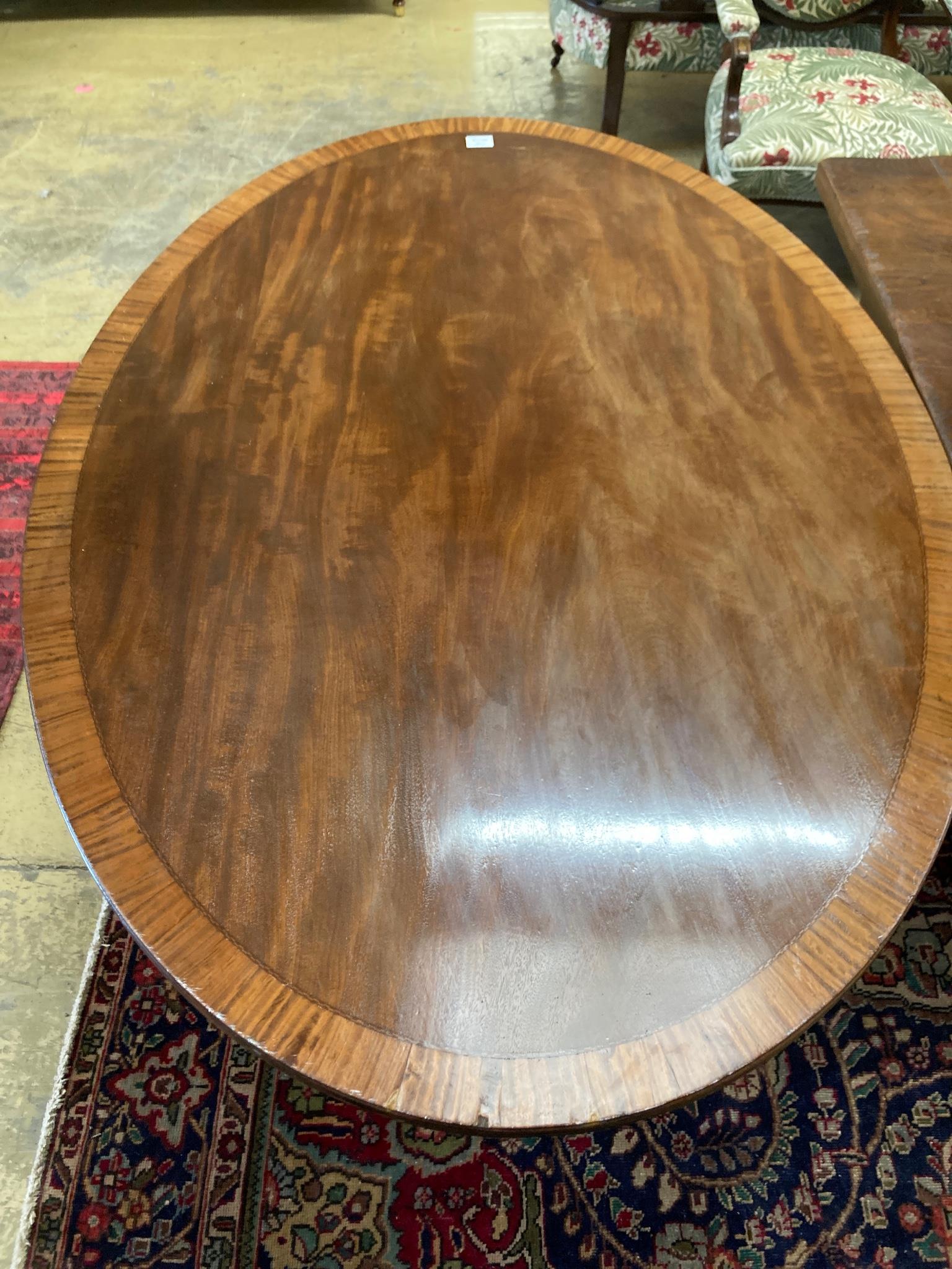 A Regency style oval banded mahogany dining table, length 150cm, depth 103cm, height 76cm - Image 2 of 8