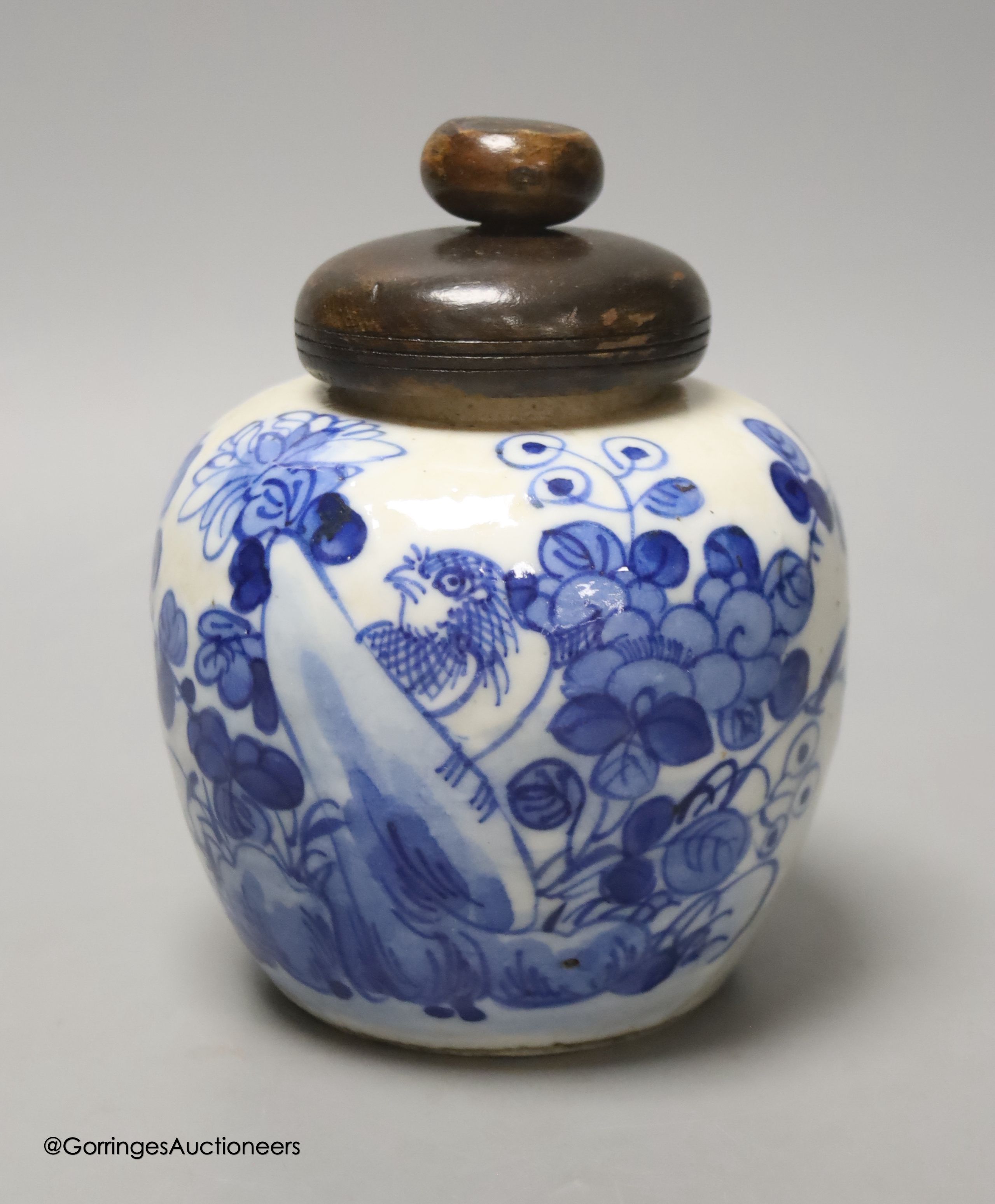 A Chinese blue and white crackle glaze jar and cover, early 20th century, height 12cm excl. cover