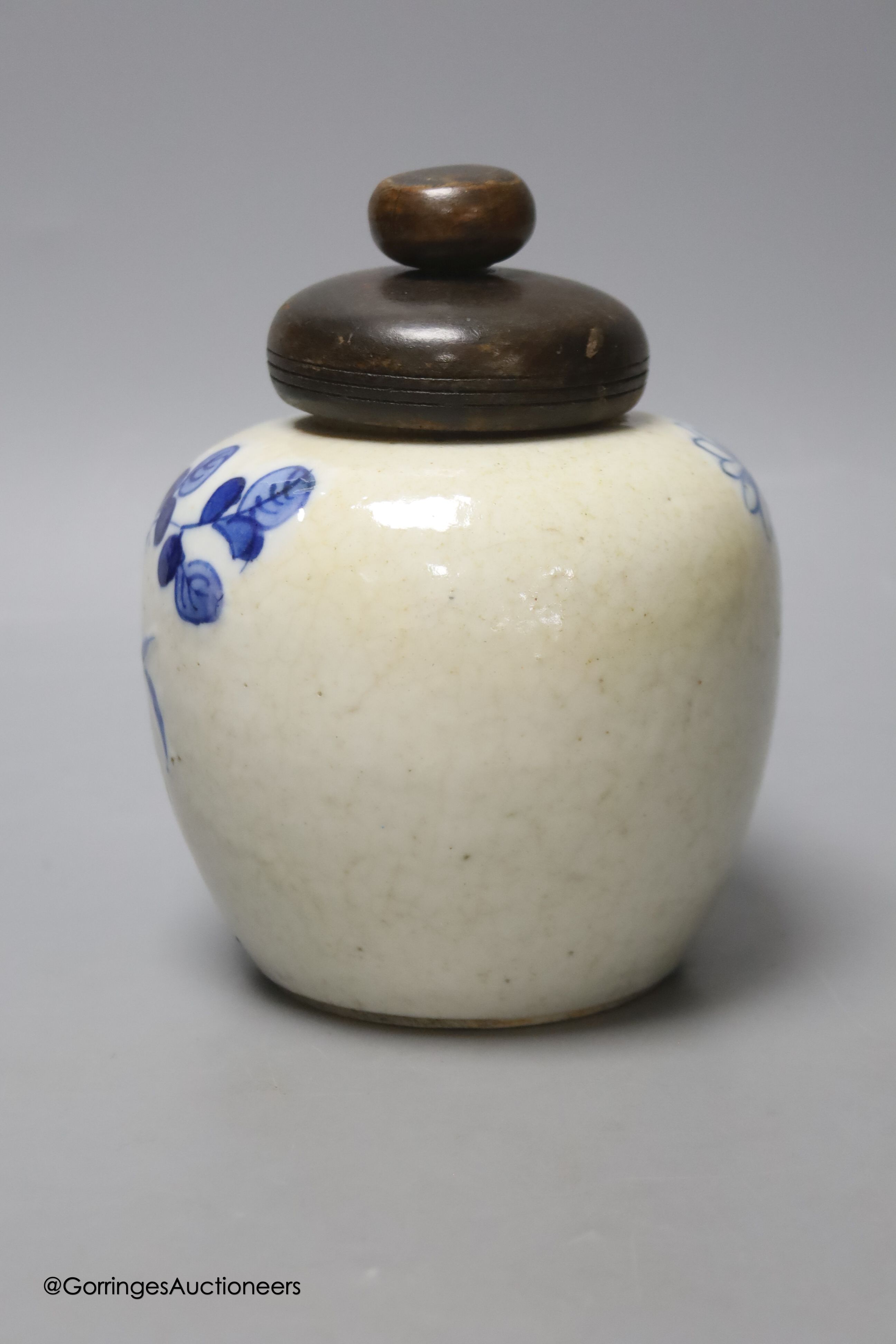 A Chinese blue and white crackle glaze jar and cover, early 20th century, height 12cm excl. cover - Image 2 of 5