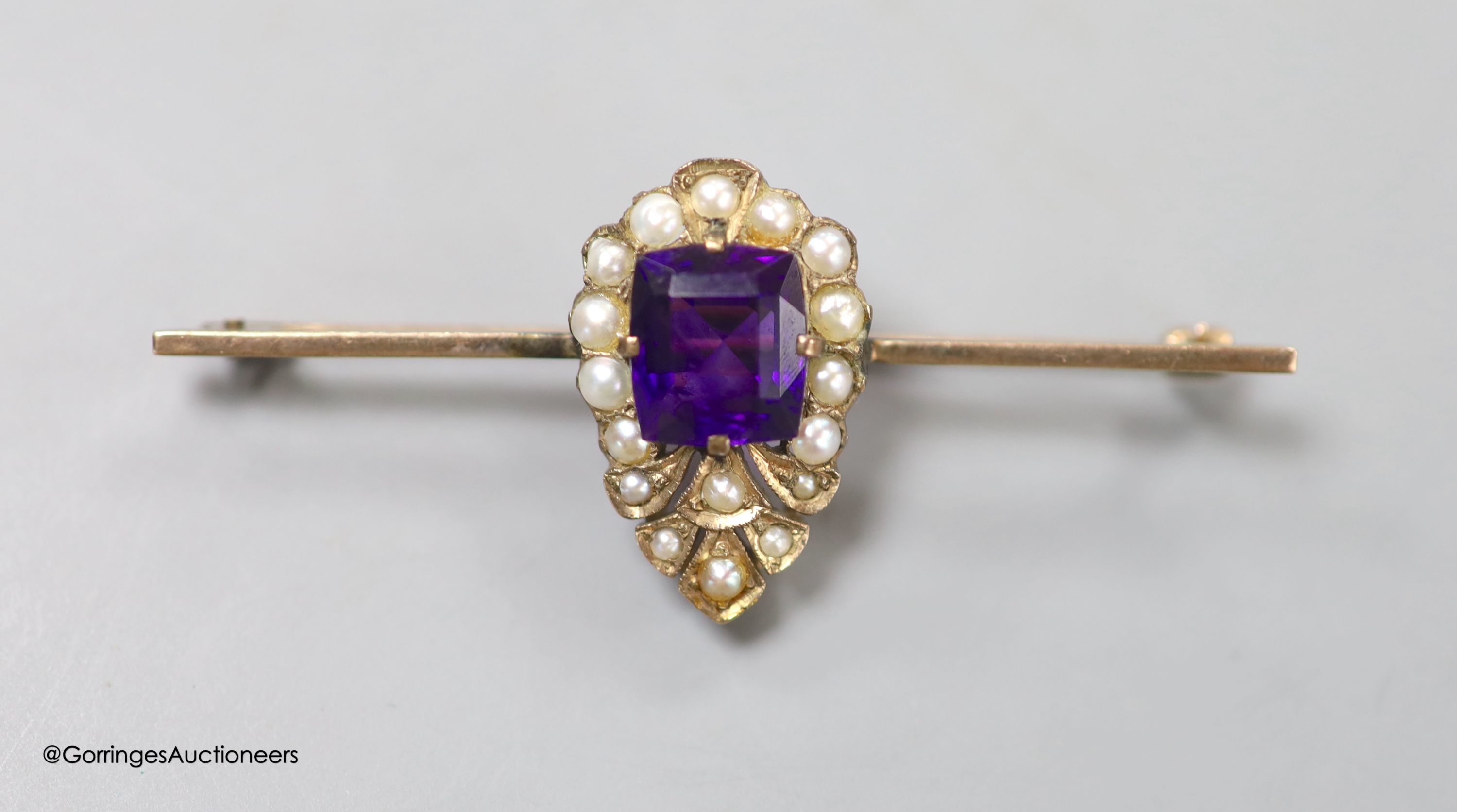 An Edwardian yellow metal, amethyst and split pearl set bar brooch, 54mm, gross weight 4.5 grams.