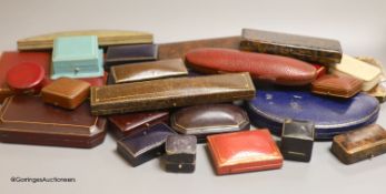 A mixed quantity of assorted jewellery boxes.