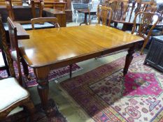 A Victorian mahogany extending dining table (one additional leaf), 250cm extended, width 100cm,