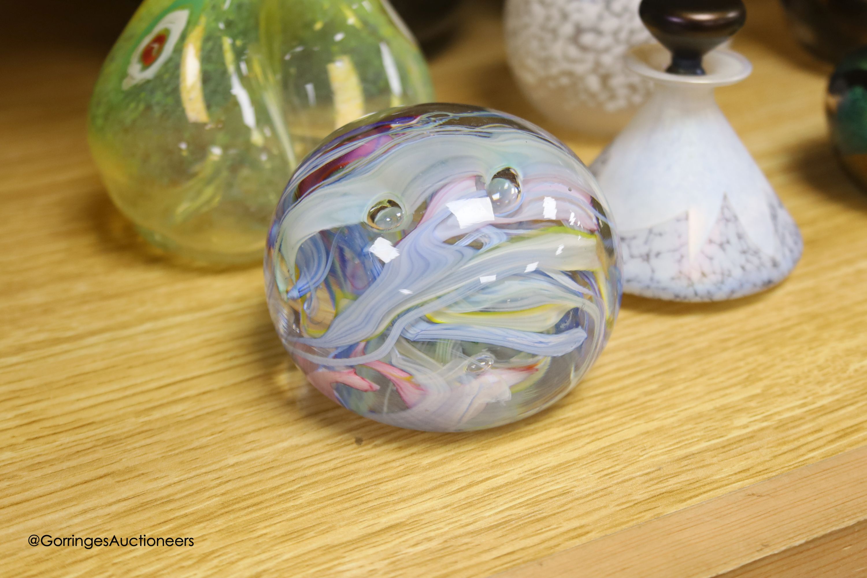 A collection of mixed studio glass - Image 2 of 7