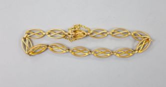 An Edwardian yellow metal (stamped 15) pierced oval link bracelet, with safety chain, approx. 17cm,