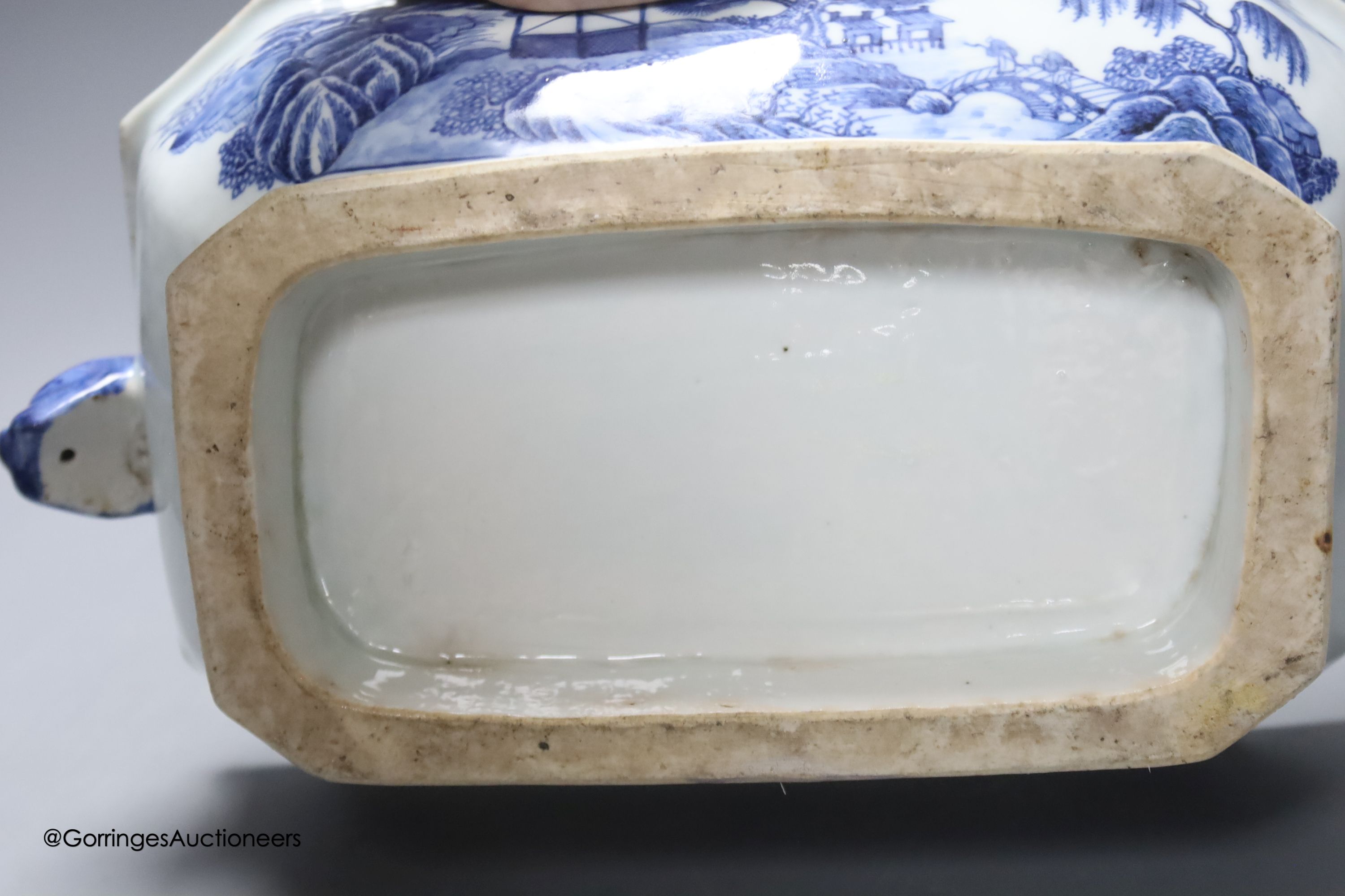 Two 18th century Chinese export blue and white lidded tureens, one lacking cover, 34cm - Image 4 of 4
