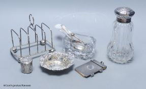 An Edwardian silver five bar toastrack and other minor silver including bonbon dish, mounted note