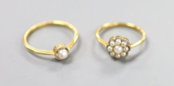 Two 18ct and cultured pearl set rings (single stone and cluster), sizes S & O, gross weight 5