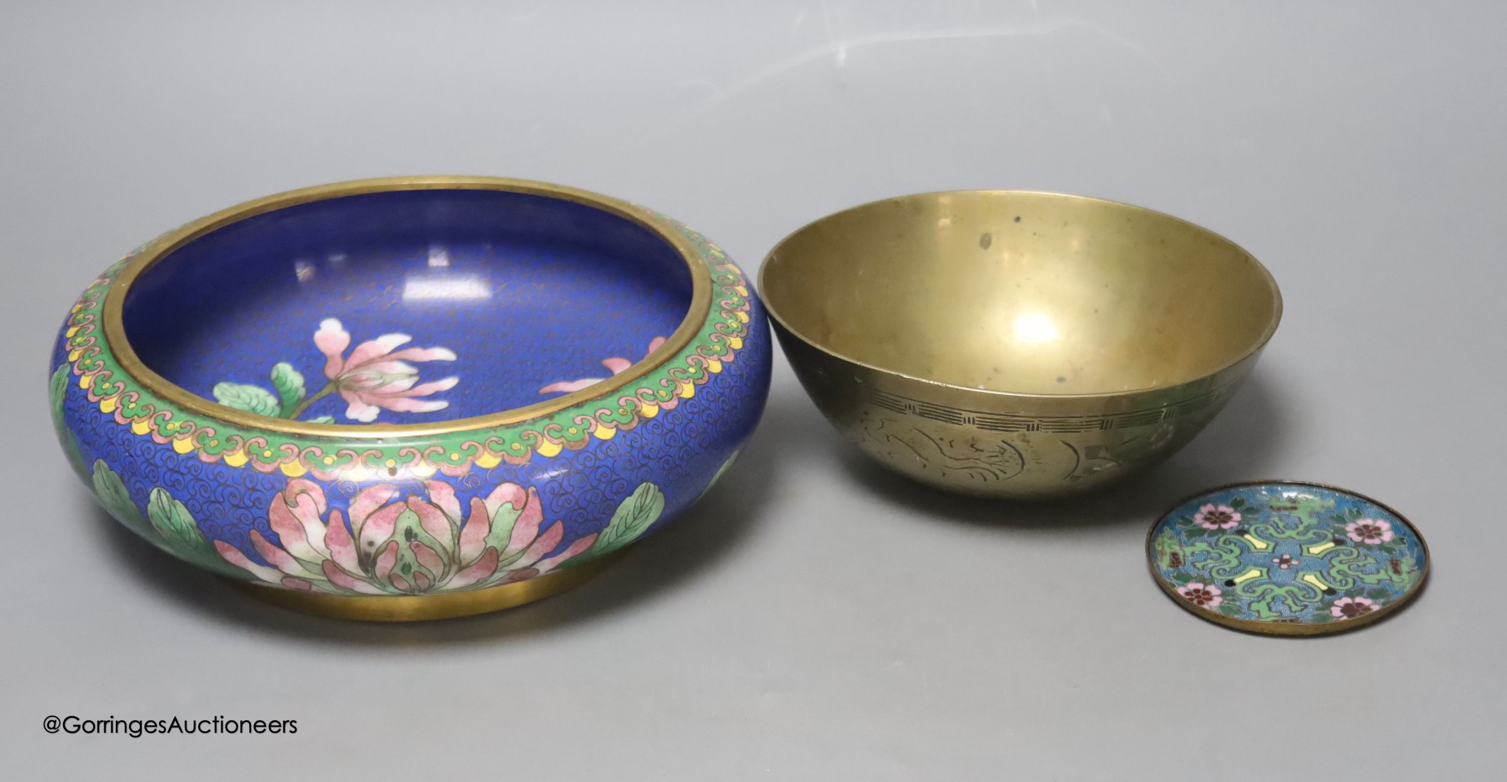 A large Chinese brass dish, diameter 42cm, a similar bowl, cloisonne enamel and Canton enamel wares - Image 5 of 6