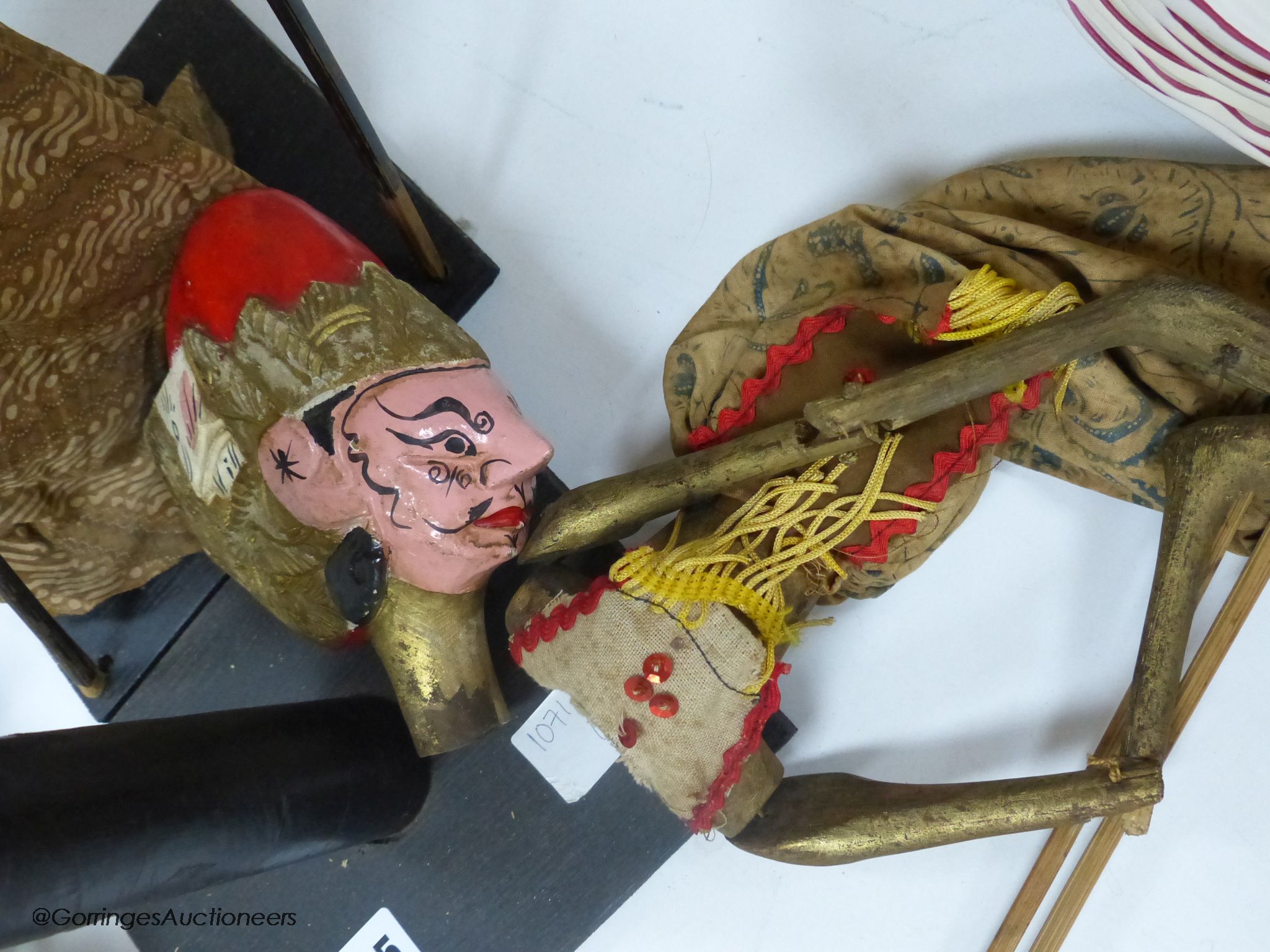 Three Indonesian stick puppets, tallest 73cm - Image 2 of 5