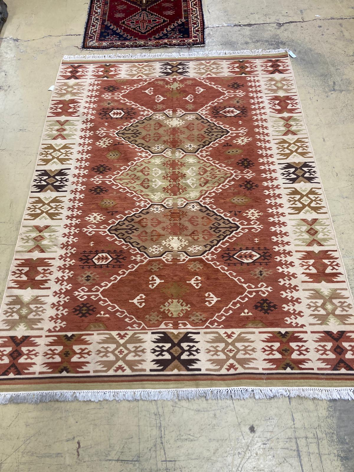 A geometric Kilim rug, 240 x 167cm - Image 3 of 4