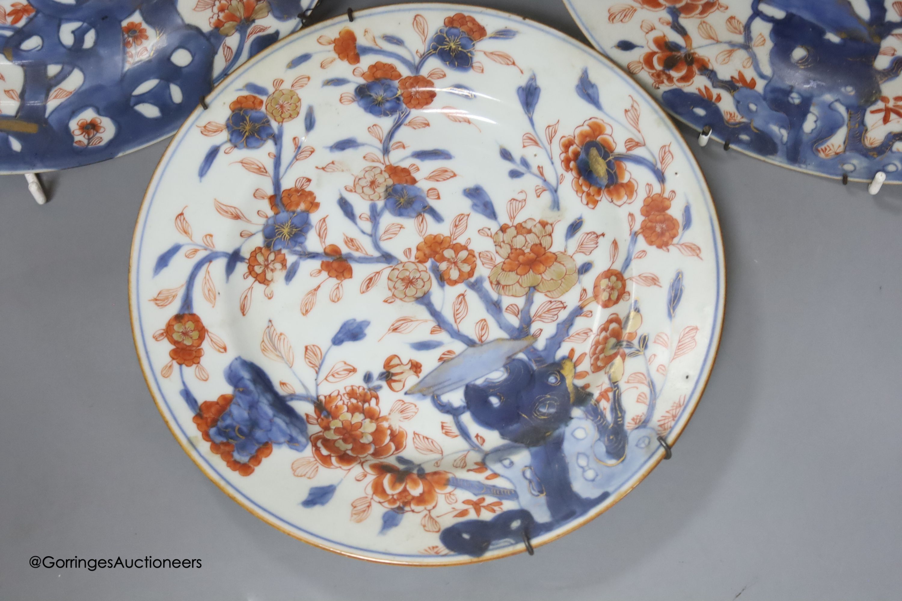 Three Japanese Imari plates together with a larger dish, 18th century, diameter 32cm - Image 2 of 4