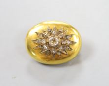 A Victorian yellow metal, oval and rose cut diamond set oval brooch, 21mm, gross weight 4.3 grams.