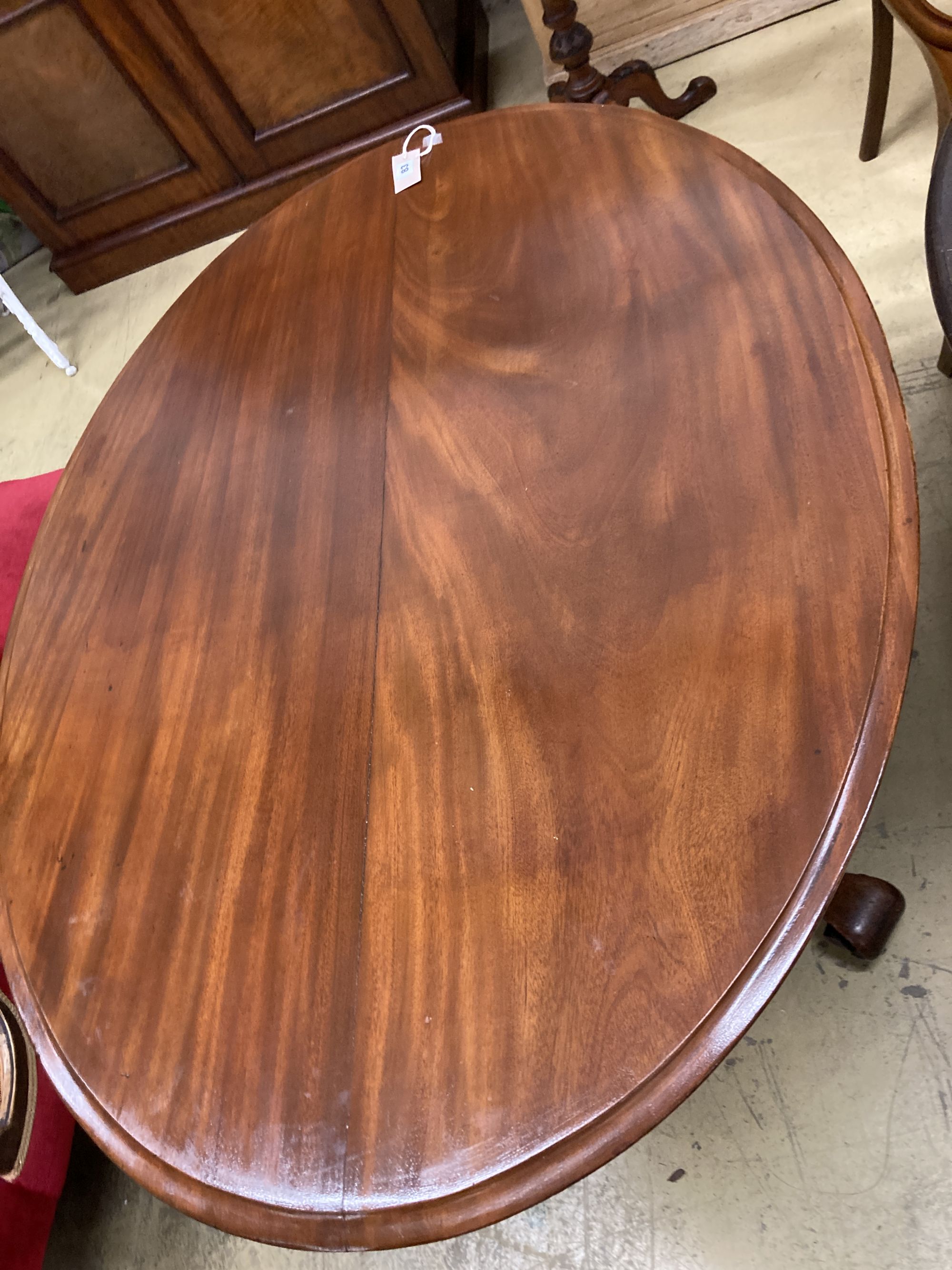 A Victorian mahogany oval centre table, width 120cm, depth 90cm, height 74cm - Image 2 of 5