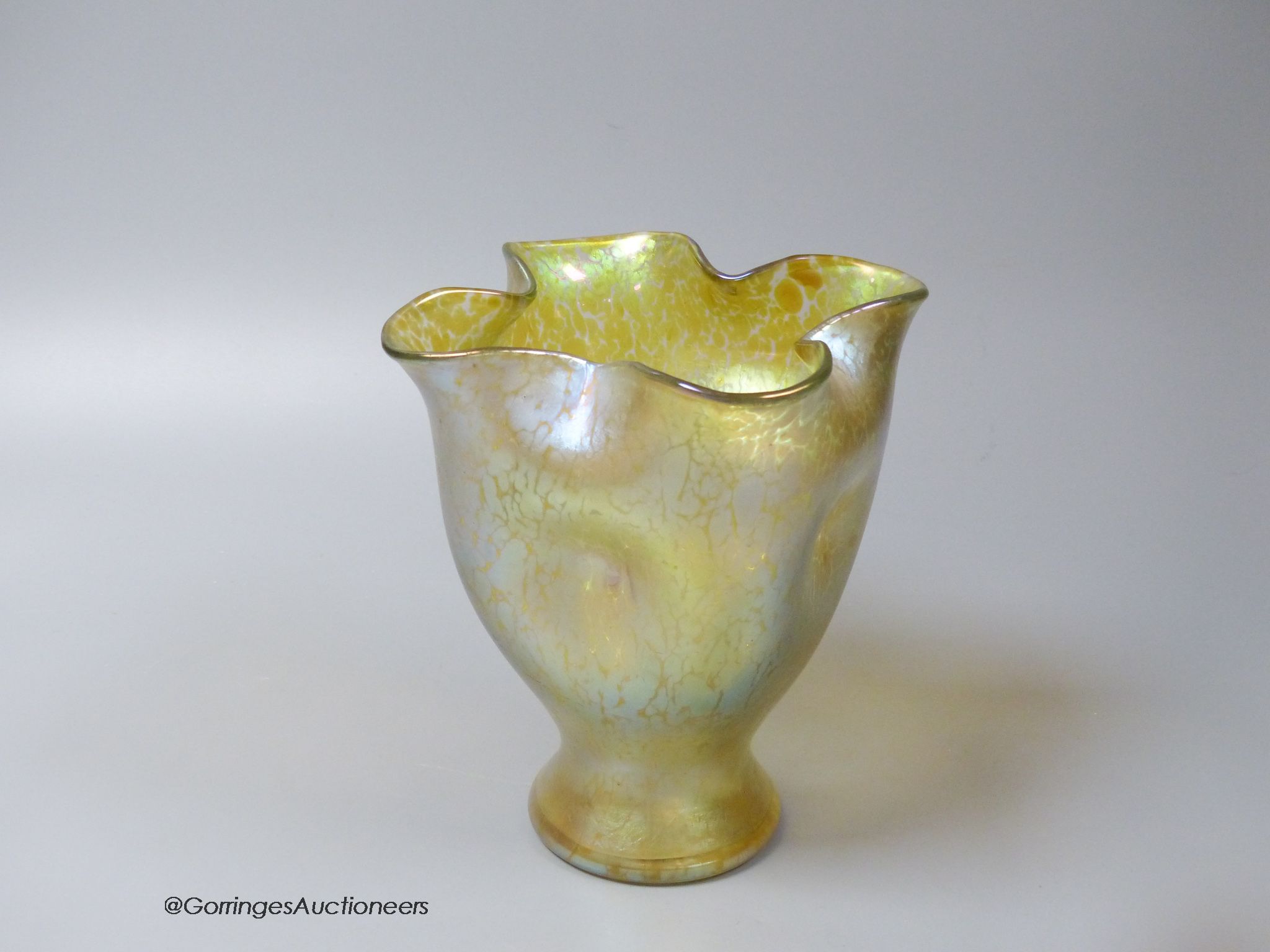 A Loetz type lemon ground iridescent glass vase, 16cn - Image 3 of 4