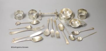 Minor small silver including teaspoons, butter knife, napkin rings etc. and four silver plated