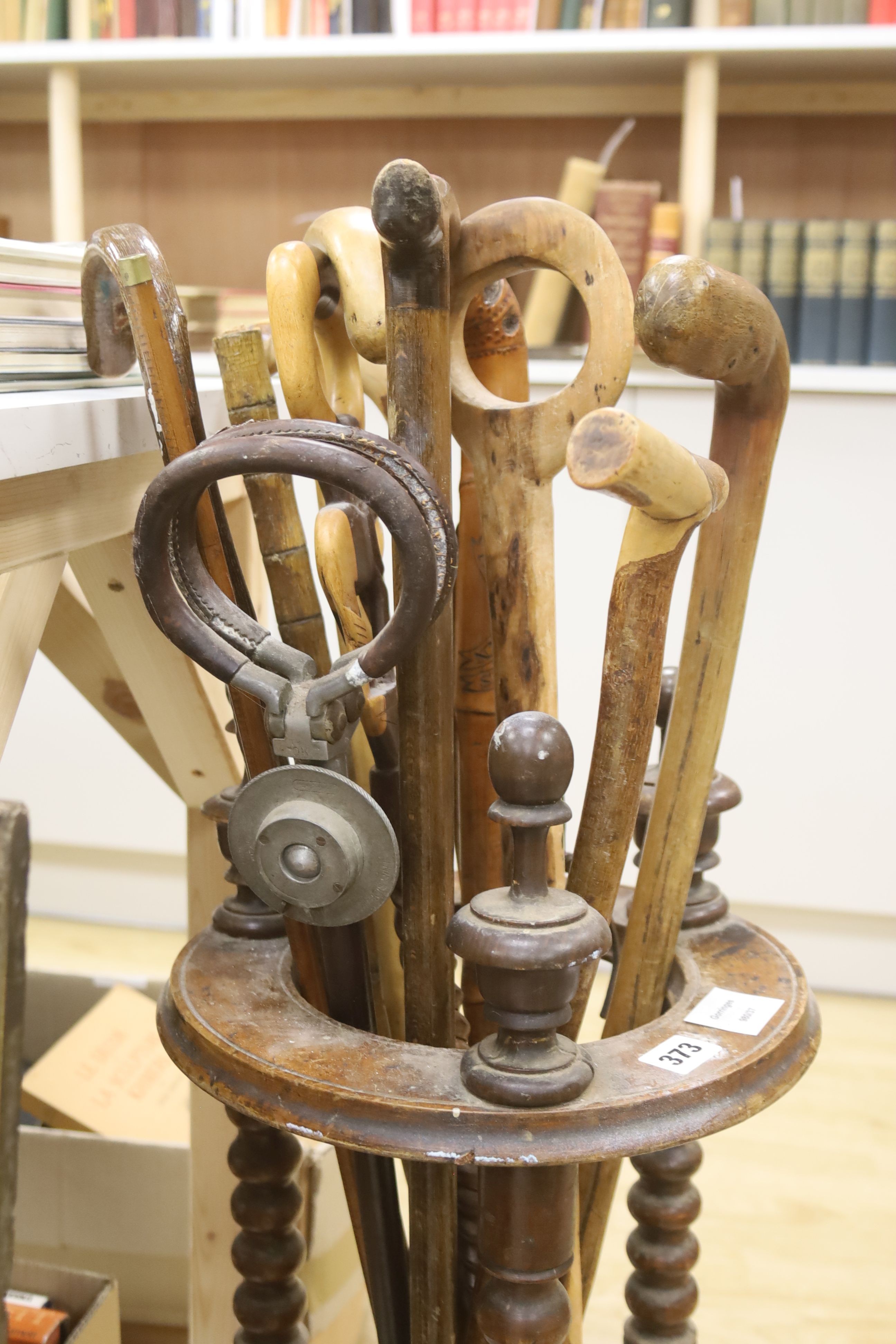 A circular turned beech stick stand, containing various walking sticks and a shooting stick - Image 4 of 5