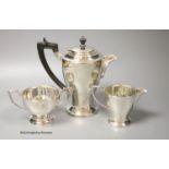 A George V silver three piece tea set, S. Blanckensee & Sons Ltd, Chester, 1933,gross 21.5 oz.