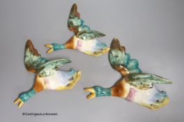 A graduated set of three earthenware wall-hanging flying geese, widest 20cm