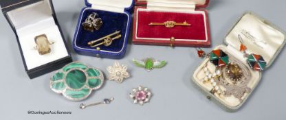 Mixed group of jewellery including a small diamond set drop pendant, 31mm, paste set brooch,