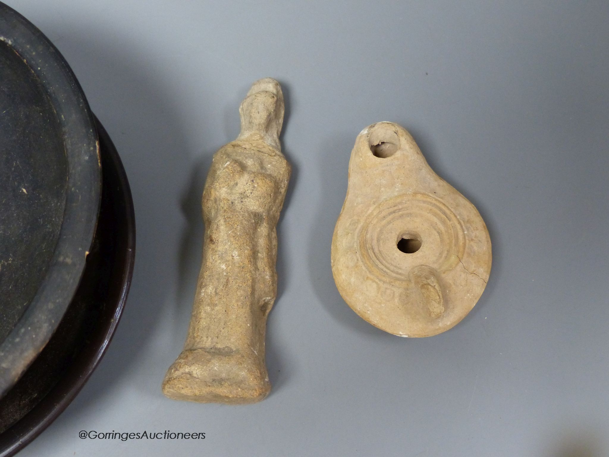 A Roman oil lamp, an ancient terracotta figure and two pre-Columbian bowls, 18cm - Image 2 of 4