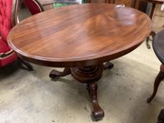 A Victorian mahogany oval centre table, width 120cm, depth 90cm, height 74cm