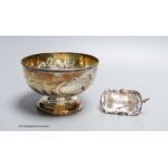 A late Victorian silver pedestal sugar bowl, makers mark HF, London 1901, 7.5oz., 13cm and a white