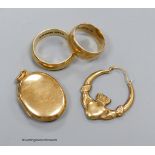 Two 9ct. gold bands, a locket and an ear ring, 15g.