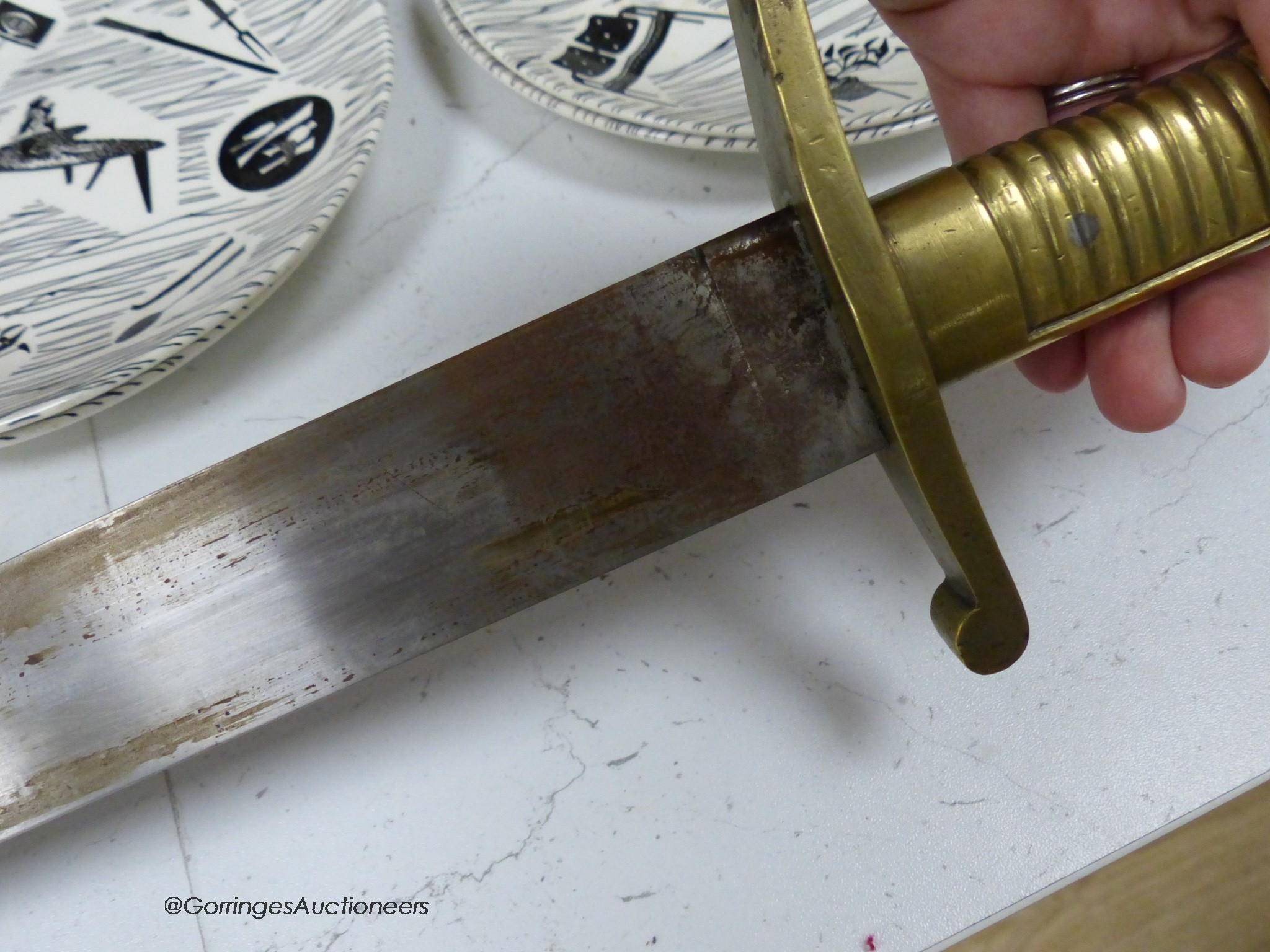 A French short sword and sheath, both marked 12.A.F.7.127 - Image 5 of 5