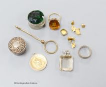 Mixed jewellery etc. including a 14k St. Christopher pendant, 7.3 grams, dental yellow metal, a 9ct