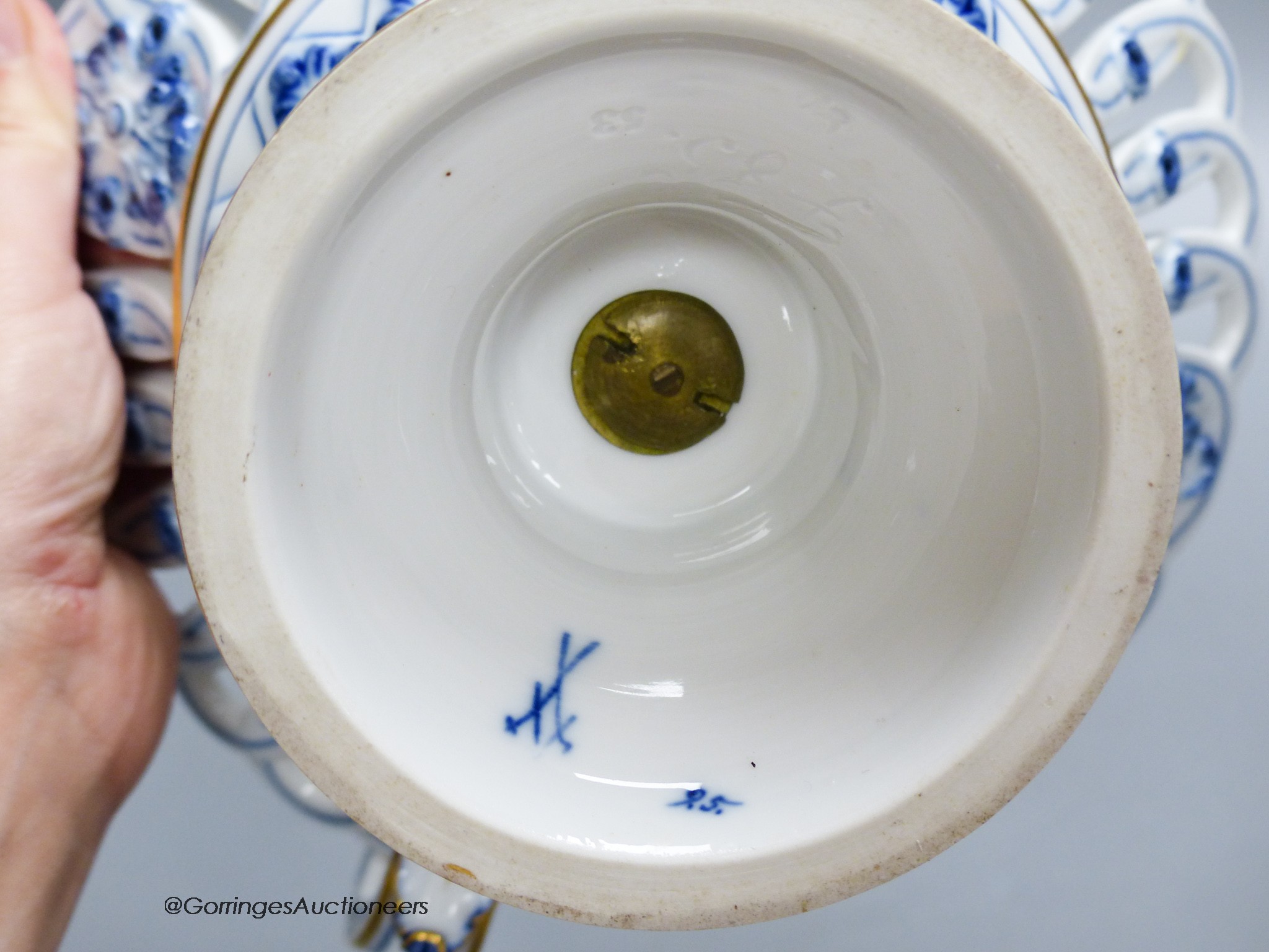 A 19th century Meissen blue and white pedestal bowl, 24cm wide - Image 5 of 5