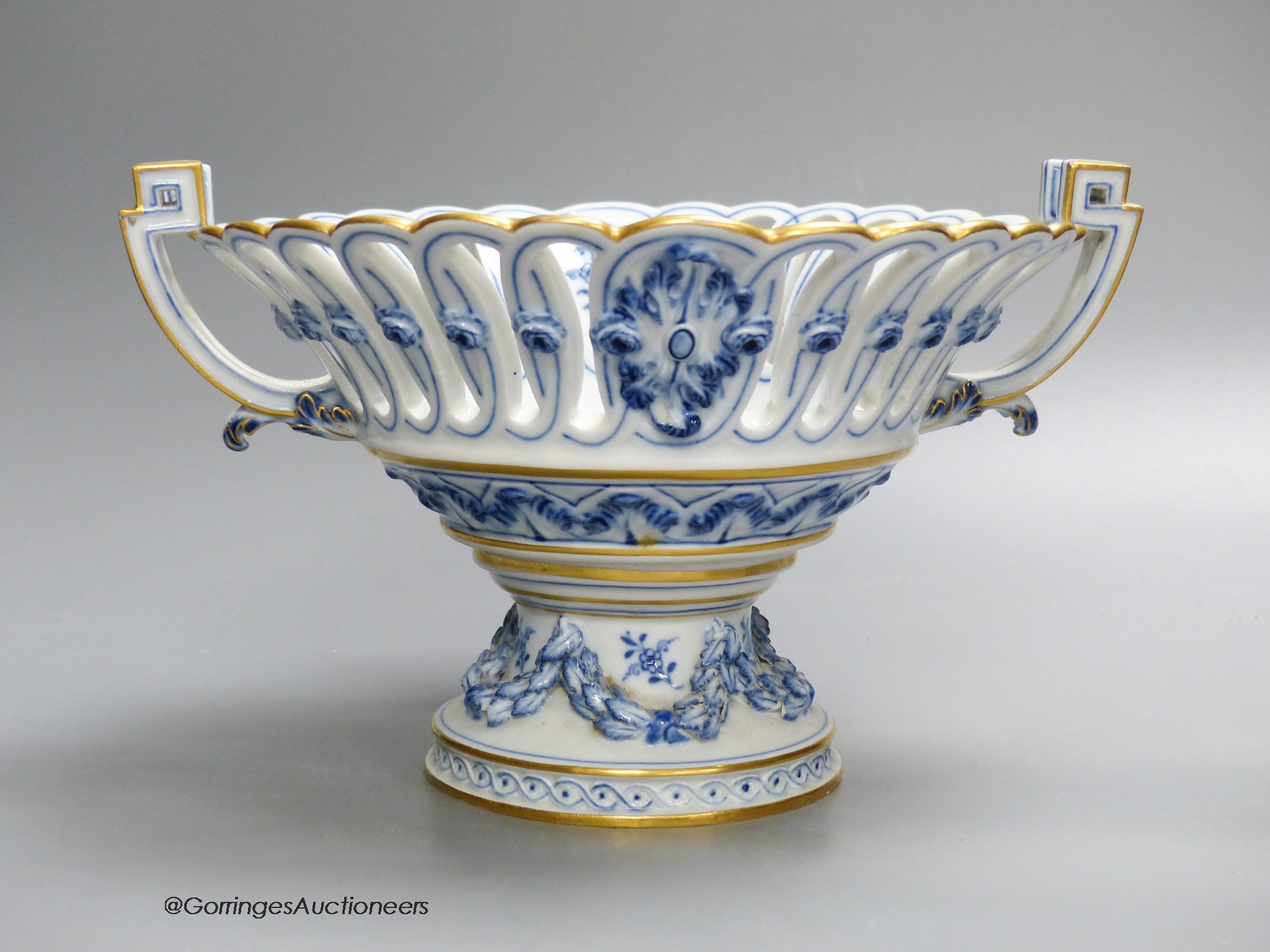 A 19th century Meissen blue and white pedestal bowl, 24cm wide - Image 4 of 5
