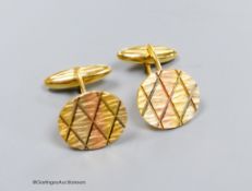 A pair of Italian 750 yellow metal cufflinks, 7.8grams.