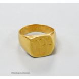 An 18c yellow metal signet ring, with engraved monogram, size S/T, 14.7 grams.