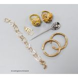 Mixed jewellery, including a diamond set stick pin(a.f.), an 18k ring, gross 8.1 grams, a 9ct gold