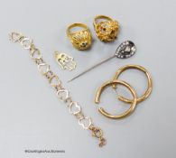 Mixed jewellery, including a diamond set stick pin(a.f.), an 18k ring, gross 8.1 grams, a 9ct gold