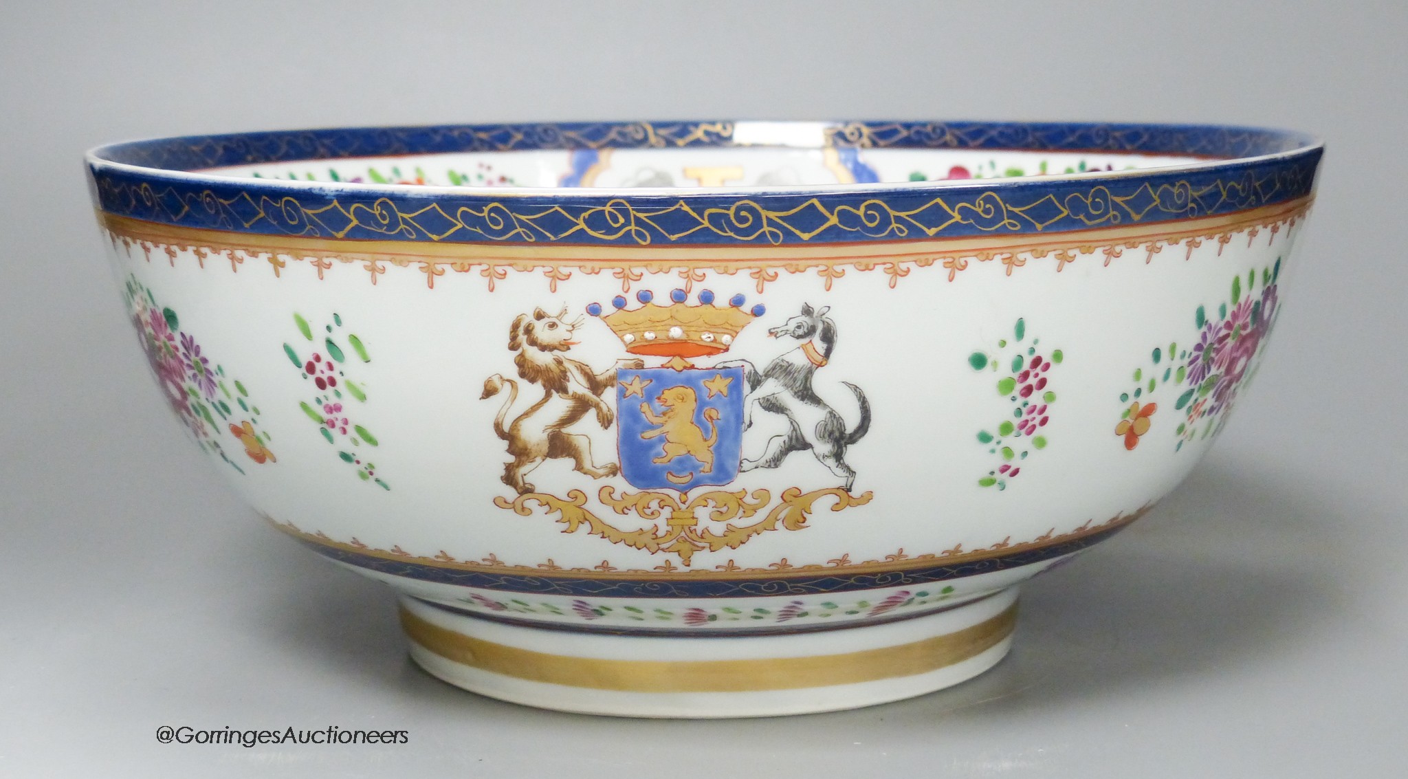 A Samson armorial bowl, 30cm diameter