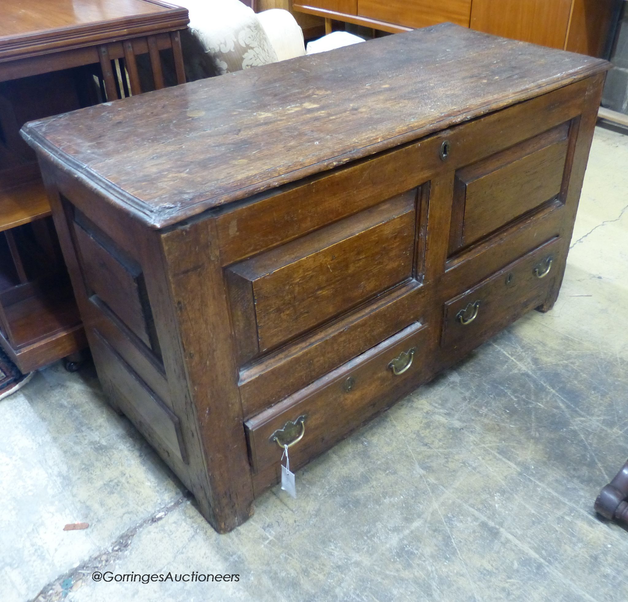 An 18th century pine mule chest, length 117cm, depth 49cm, height 68cm