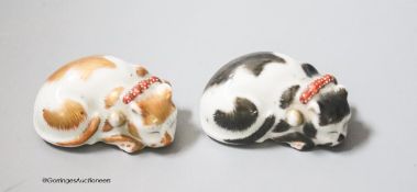 Two Kutani porcelain cat models, width 5cm